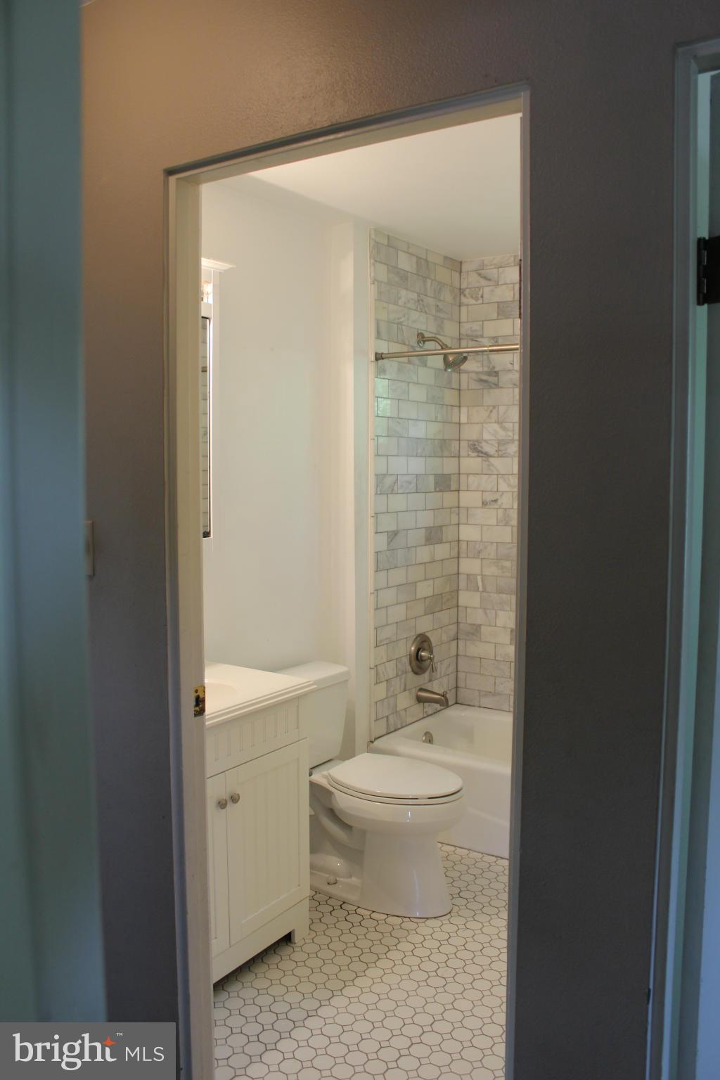 211 West Ash Road Sterling, VA 20164 - Photo 17 of 29 Bath