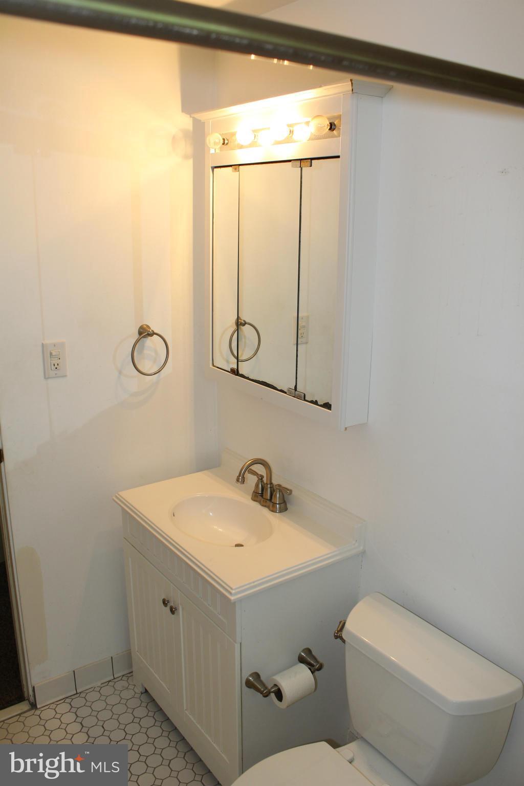 211 West Ash Road Sterling, VA 20164 - Photo 18 of 29 Bath