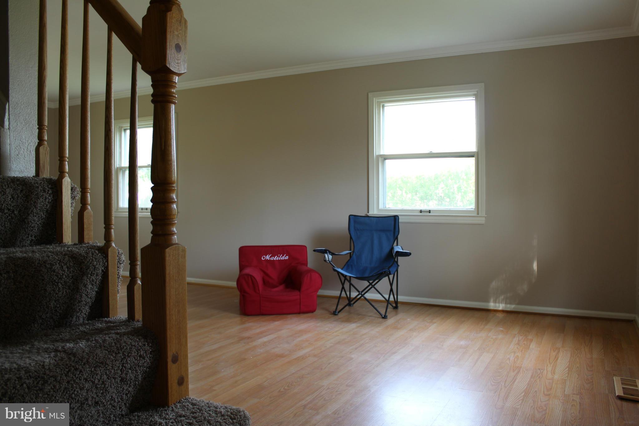211 West Ash Road Sterling, VA 20164 - Photo 3 of 29 Living Room