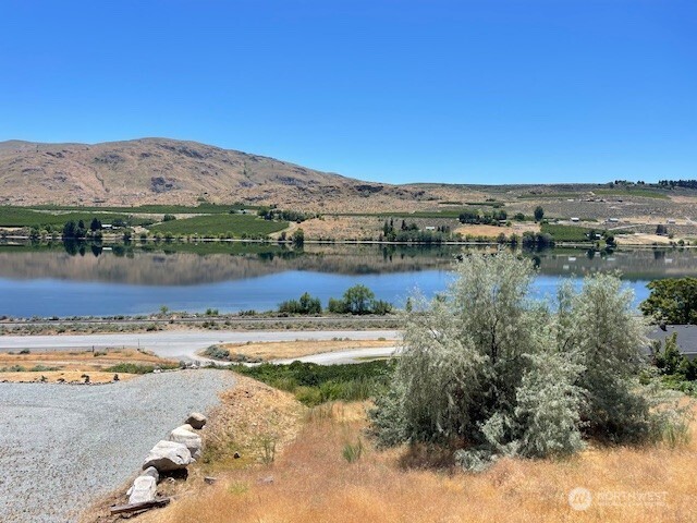 31 Osprey Nest Road Pateros, WA 98846 - Photo 2 of 15