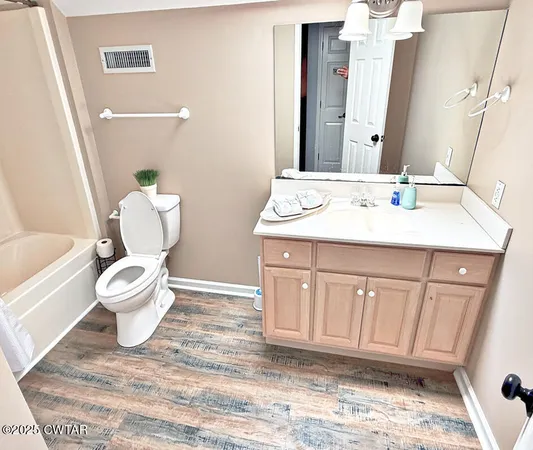 $419,900 | 420 Lakeshore Drive, Lexington, TN 38351