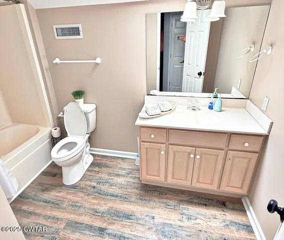 $419,900 | 420 Lakeshore Drive, Lexington, TN 38351