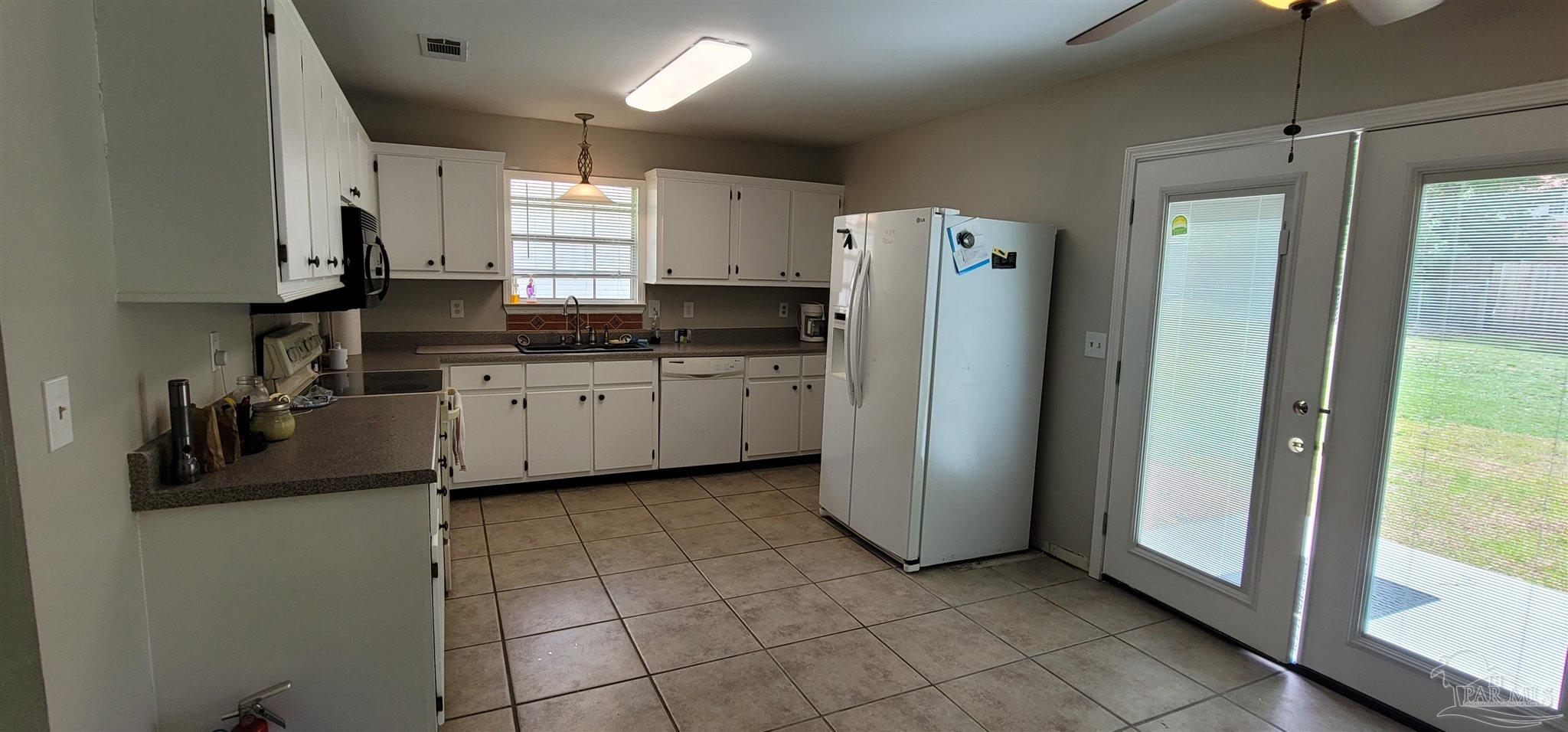 5348 Windham Road Milton, FL 32570 - Photo 4 of 15 Counter Space galore! Prepare meals fit for a King