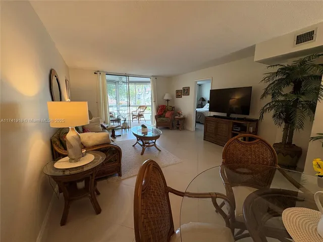 $249,000 | 1040 Southeast 4th Avenue, Unit 231, Deerfield Beach, FL 33441