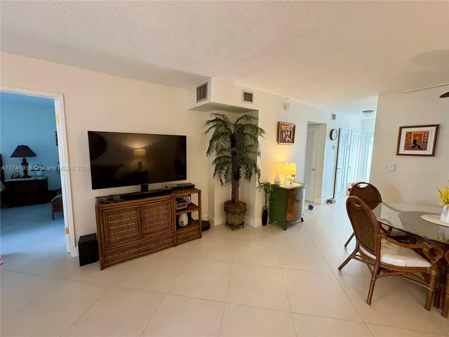 $249,000 | 1040 Southeast 4th Avenue, Unit 231, Deerfield Beach, FL 33441