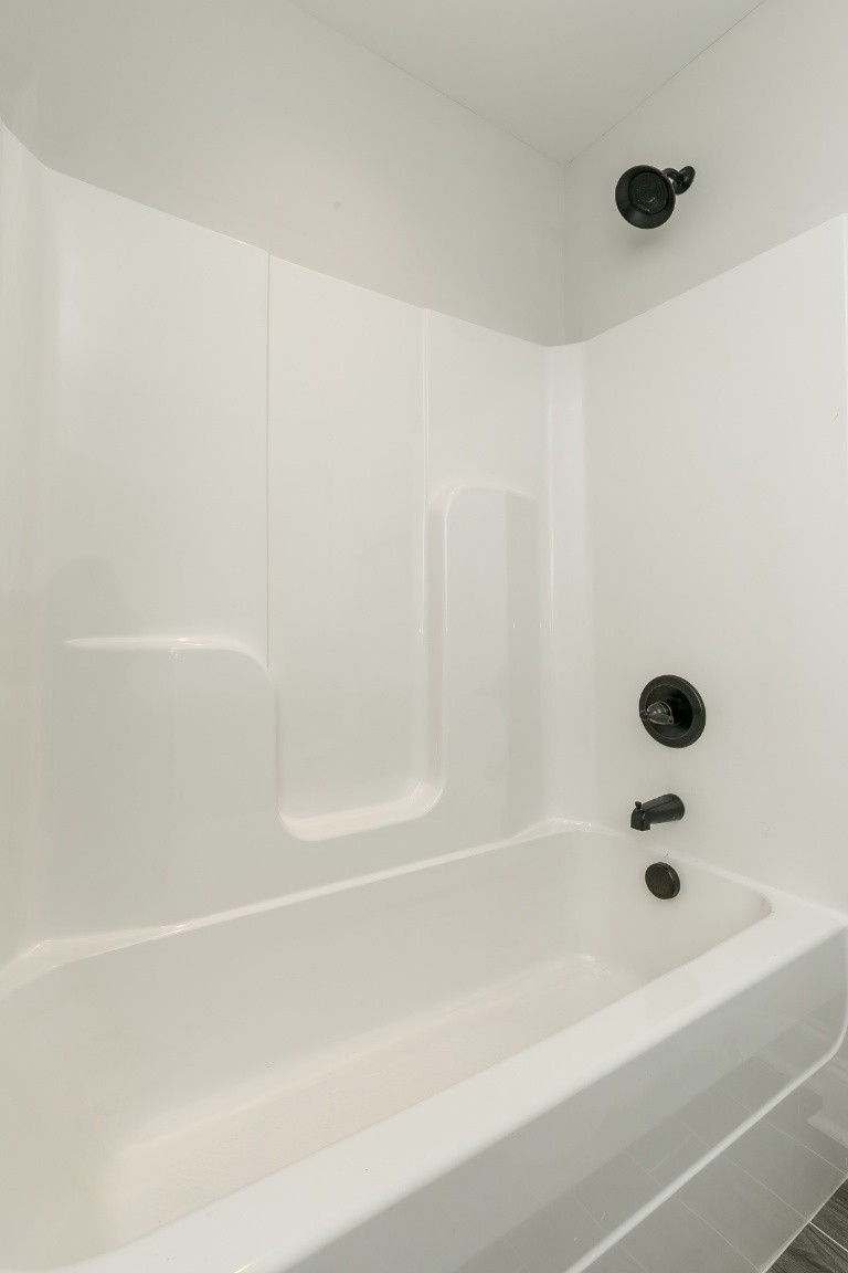 272 Signature Place Lebanon, TN 37087 - Photo 32 of 36 a bathroom with a bathtub