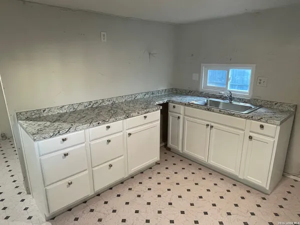 $950 | 1311 Hein Road West, Unit 18, San Antonio, TX 78220