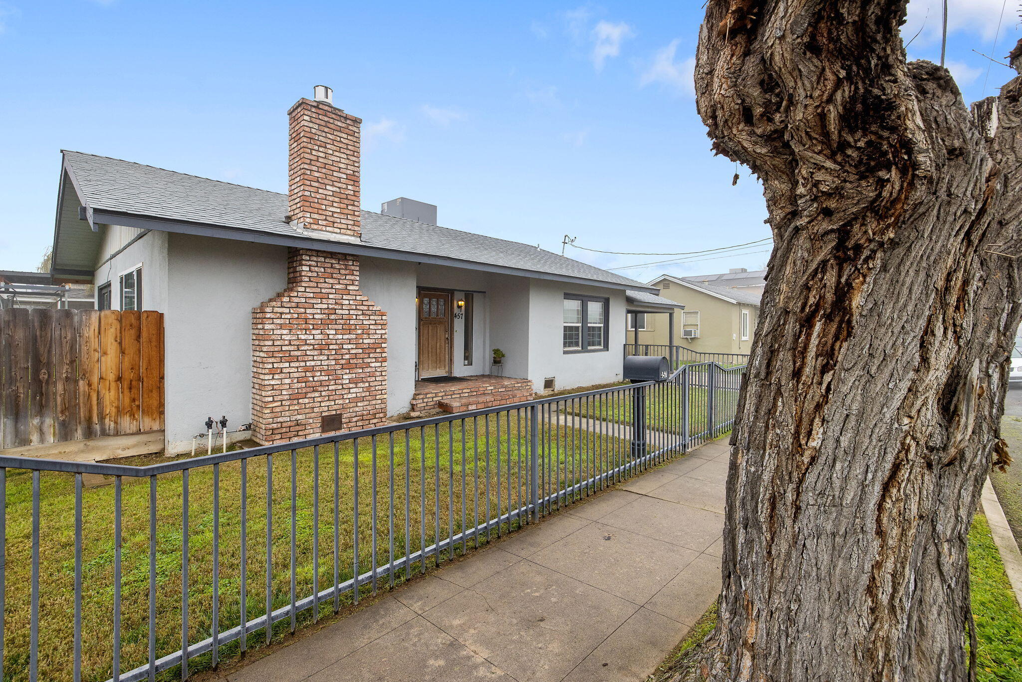 457 West Maple Street Exeter, CA 93221 - Photo 4 of 28 3-web-or-mls-713A7712