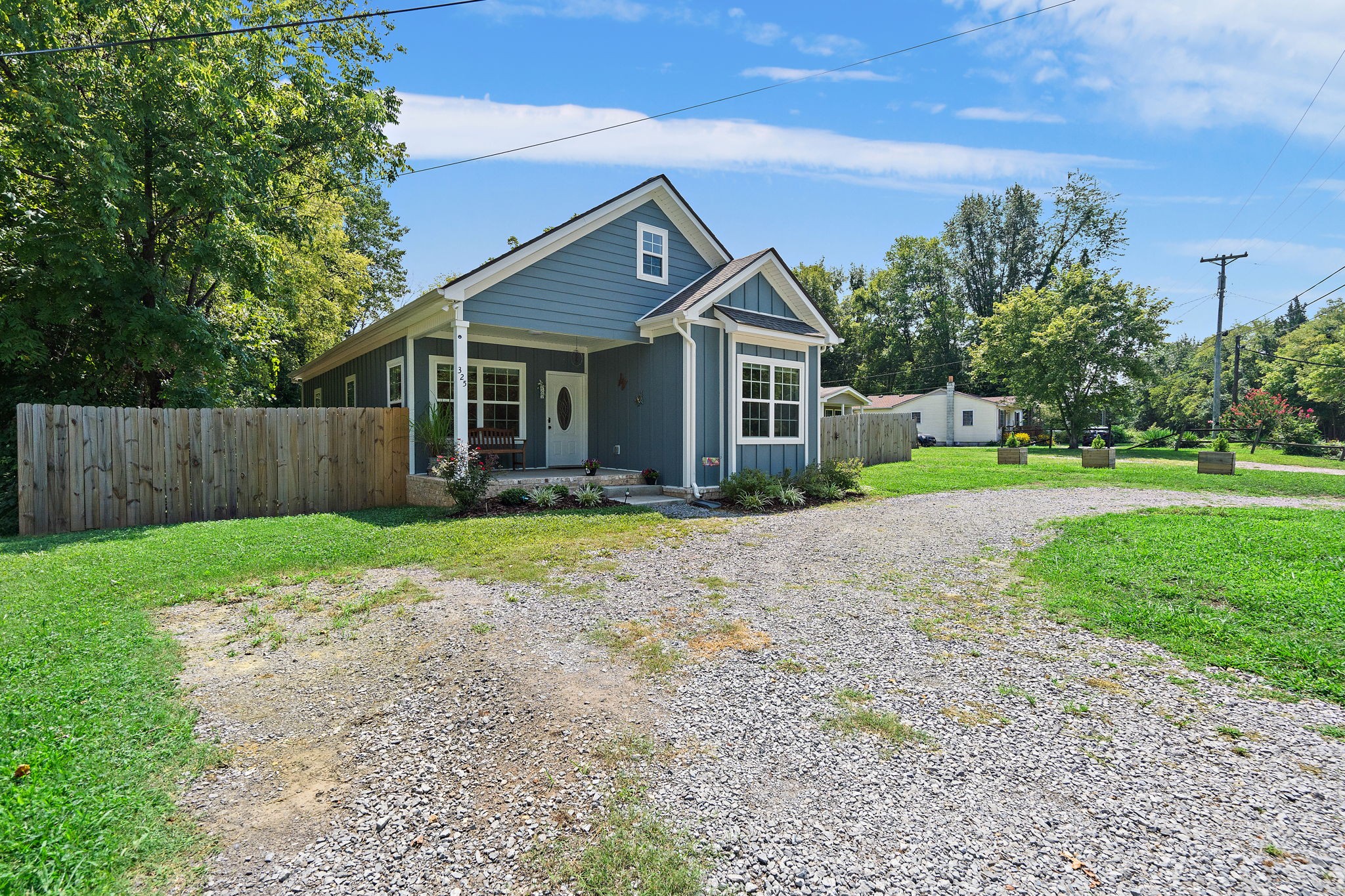 325 Rossview Road Clarksville, TN 37043 - Photo 1 of 32 Gallery Image 1