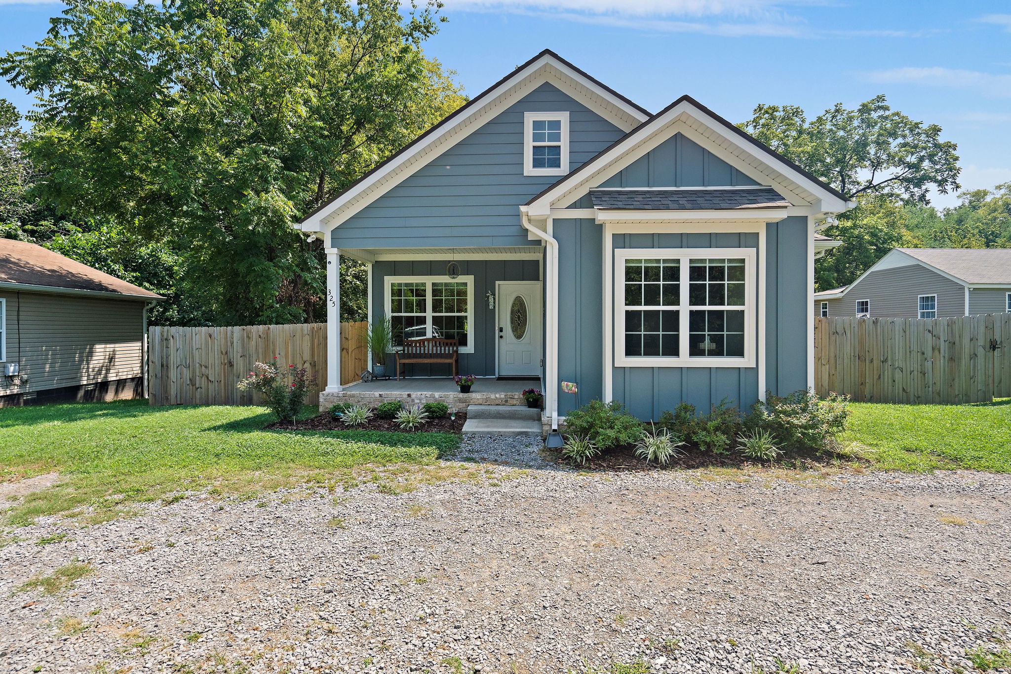 325 Rossview Road Clarksville, TN 37043 - Photo 2 of 32 Gallery Image 2