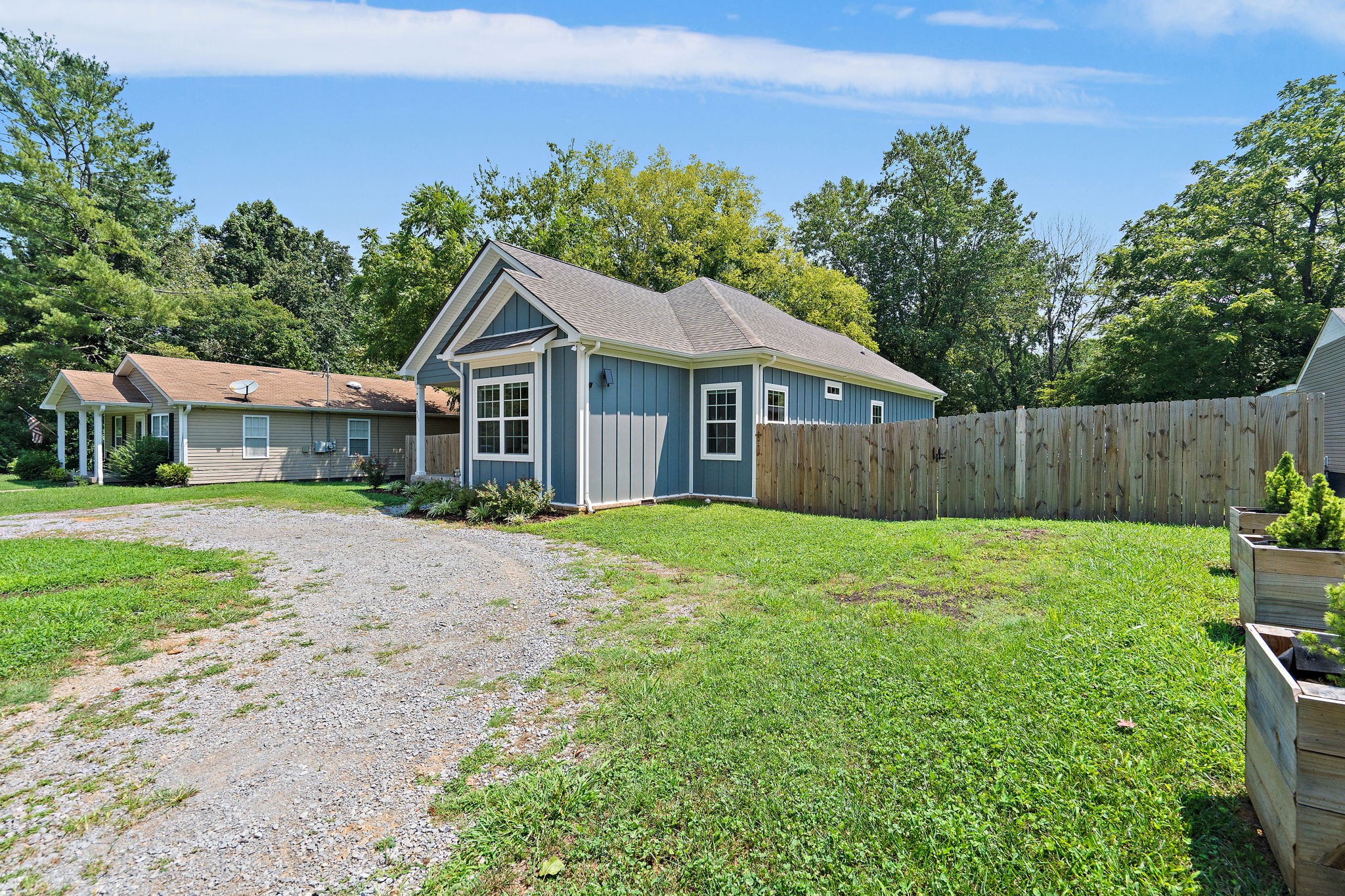325 Rossview Road Clarksville, TN 37043 - Photo 3 of 32 Gallery Image 3
