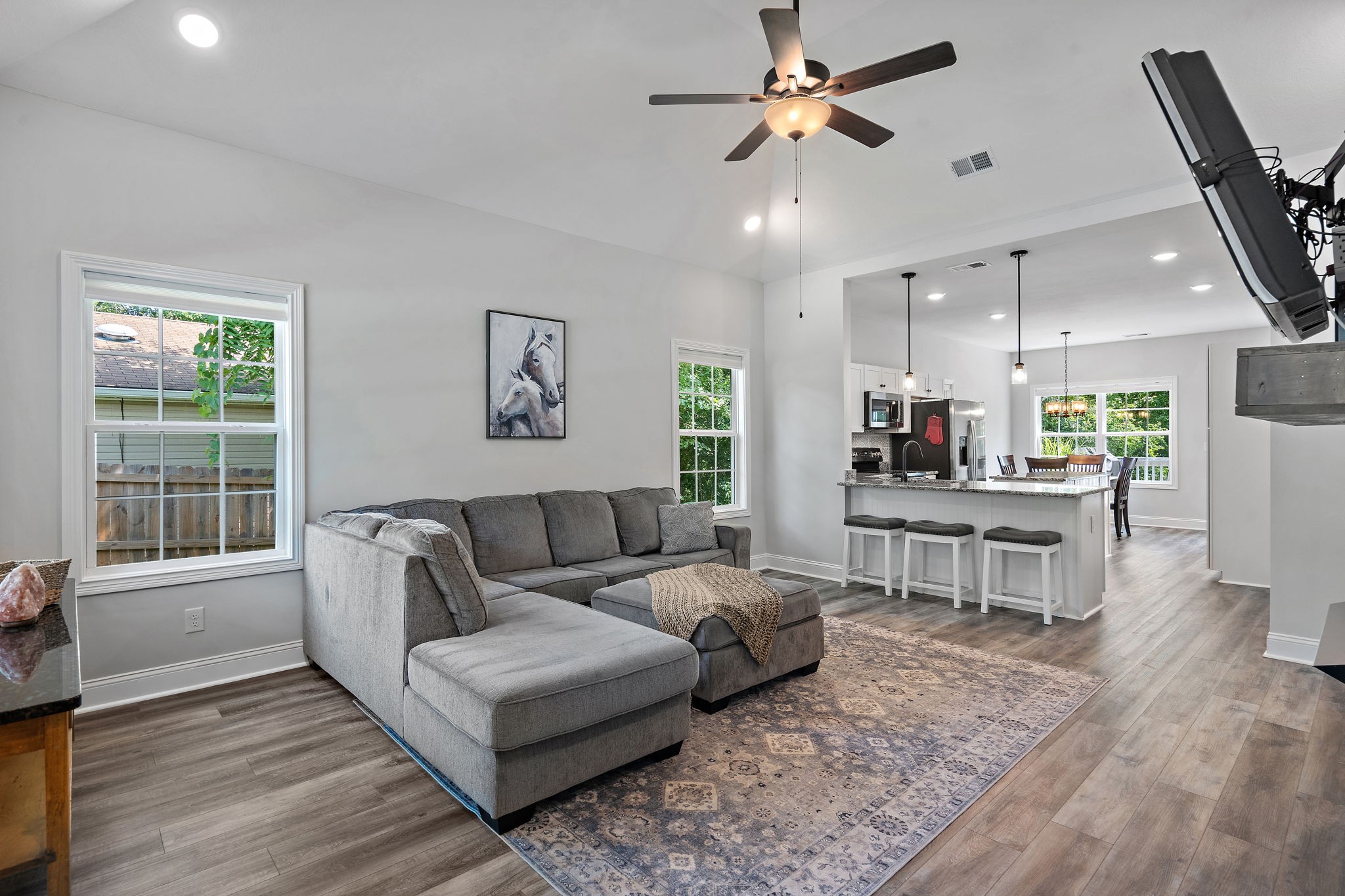 325 Rossview Road Clarksville, TN 37043 - Photo 5 of 32 Gallery Image 5