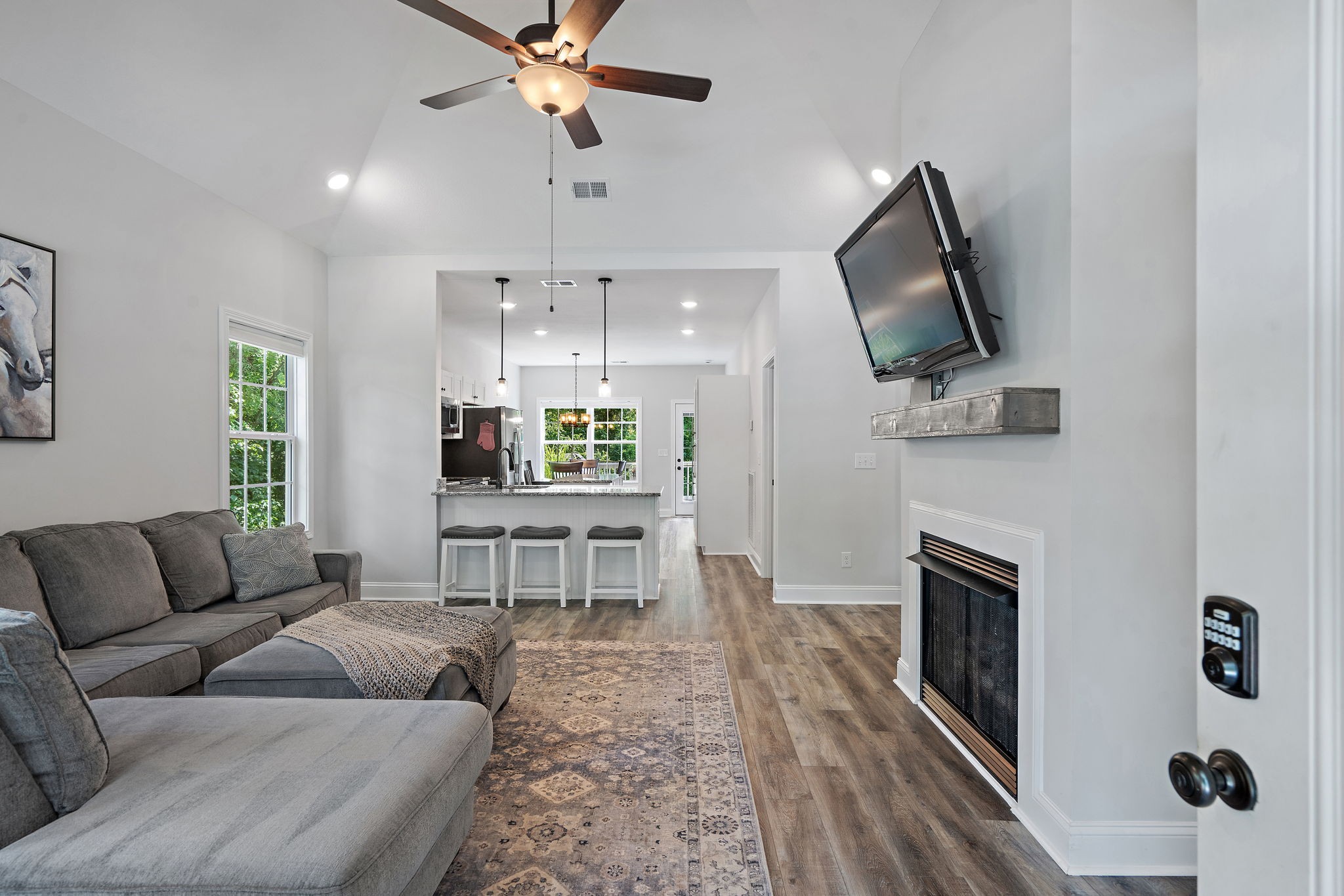 325 Rossview Road Clarksville, TN 37043 - Photo 6 of 32 Gallery Image 6