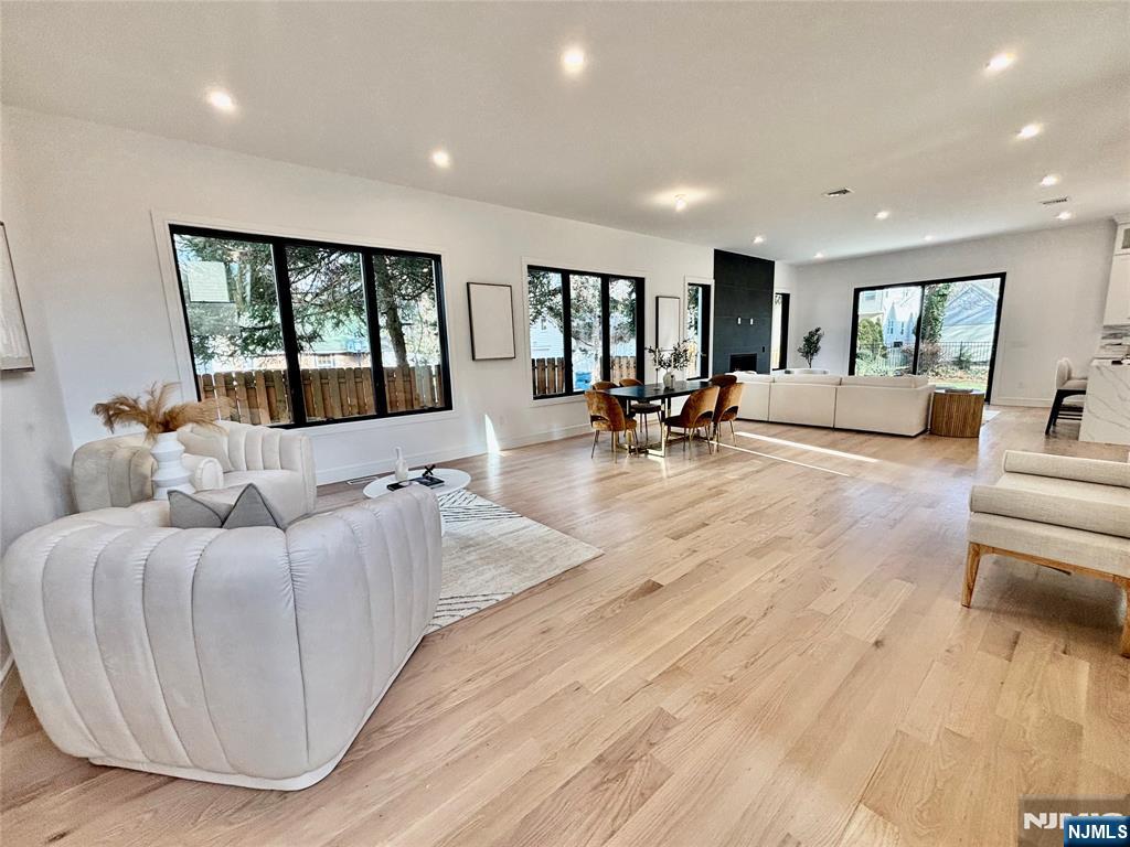 44 George Street Tenafly, NJ 07670 - Photo 4 of 34