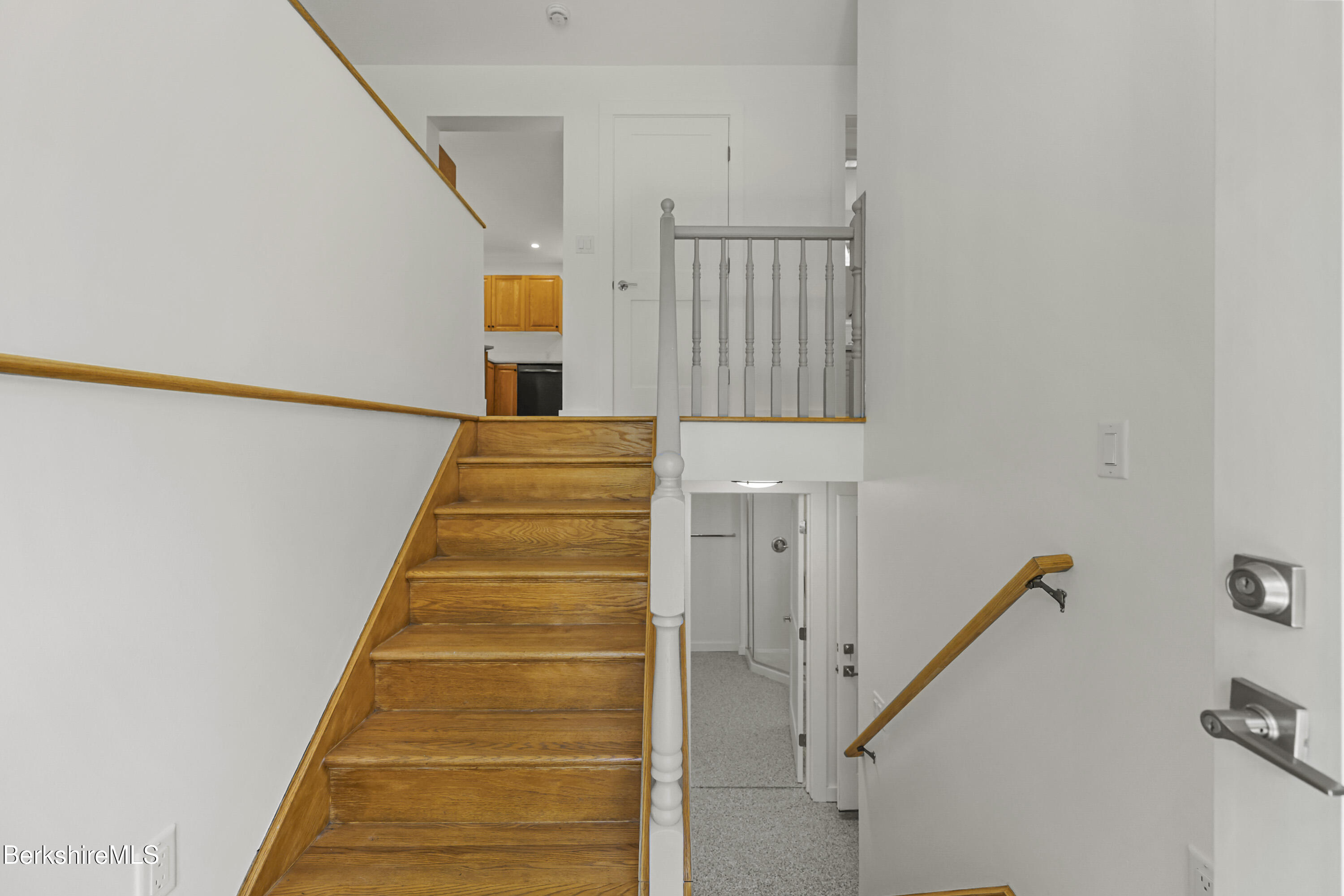1000 Simonds Road Williamstown, MA 01267 - Photo 4 of 56 25 Foyer