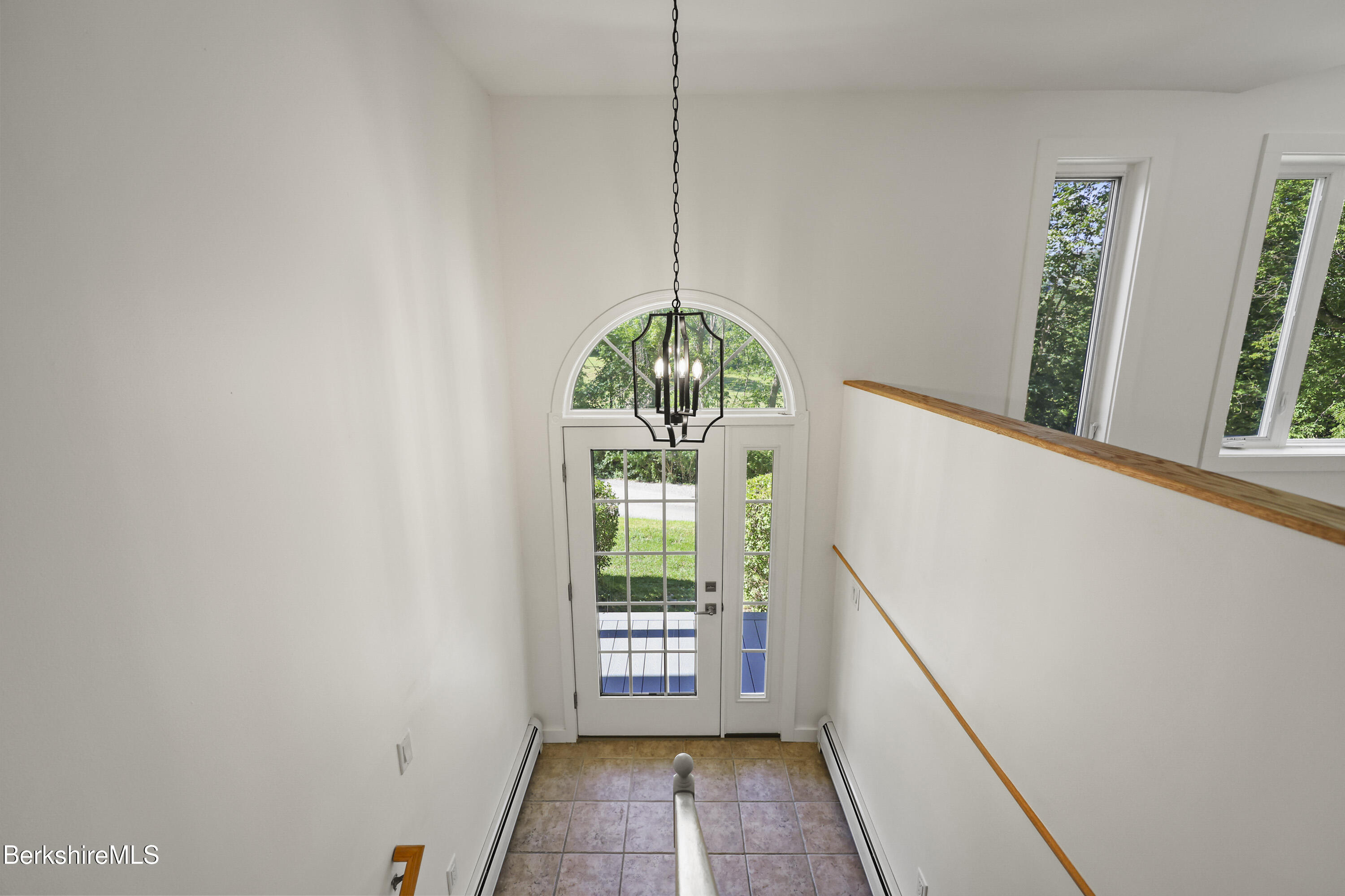1000 Simonds Road Williamstown, MA 01267 - Photo 5 of 56 30 Foyer