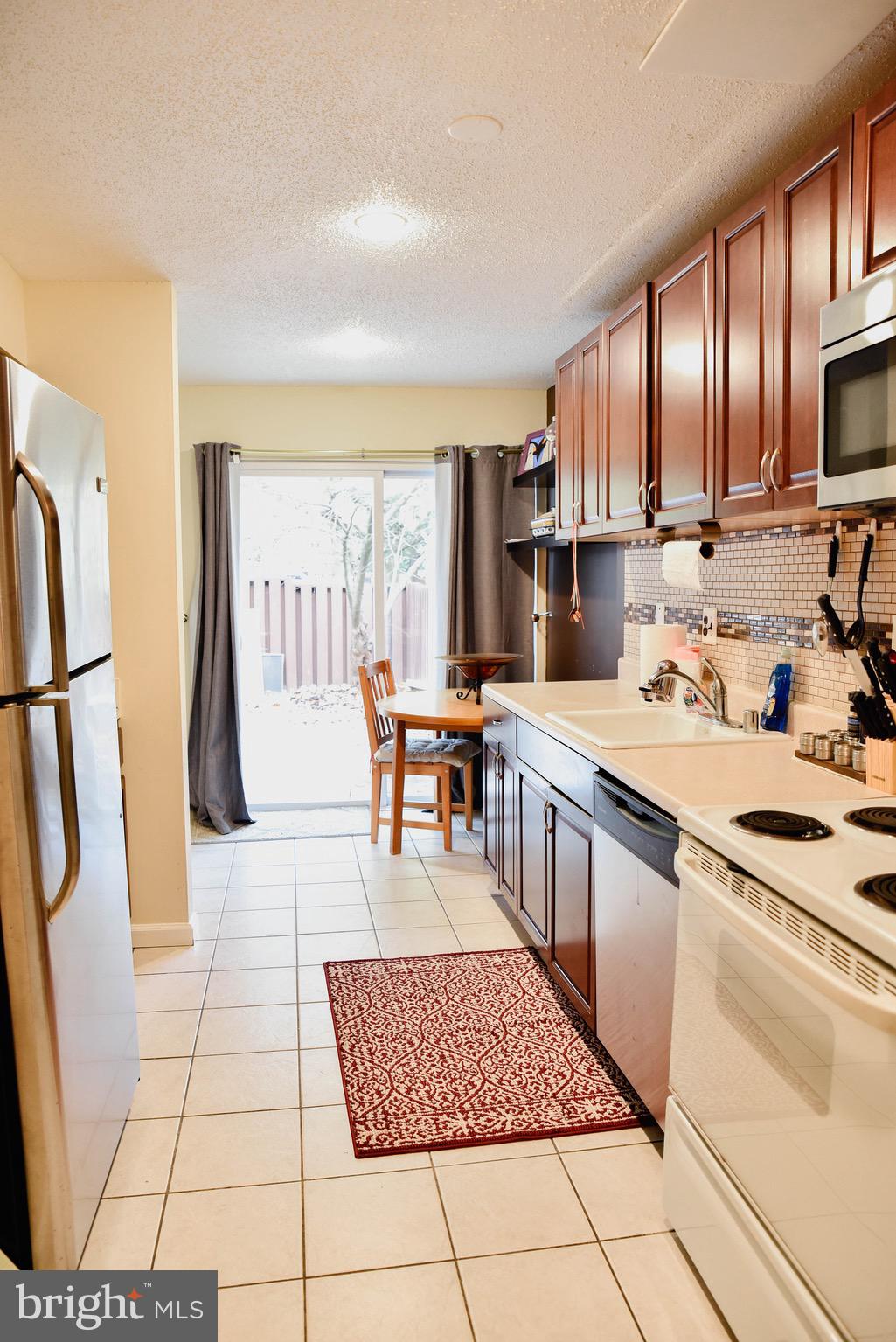 2424 Southgate Square Reston, VA 20191 - Photo 4 of 24