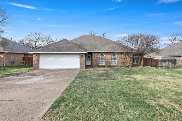 $369,900 | 2601 Manchester Drive, Bryan, TX 77802