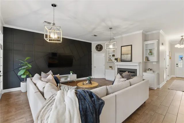 $369,900 | 2601 Manchester Drive, Bryan, TX 77802