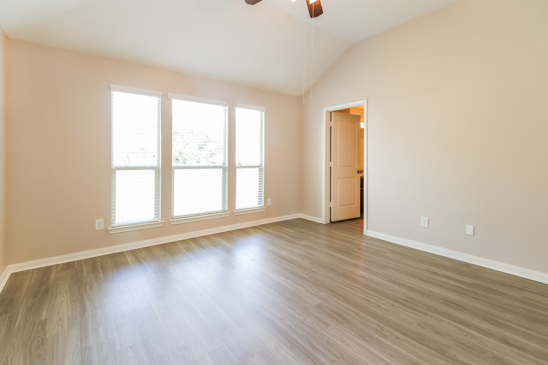 603 Lake View Drive Montgomery, TX 77356 - Photo 10 of 16 an empty room with wooden floor and windows