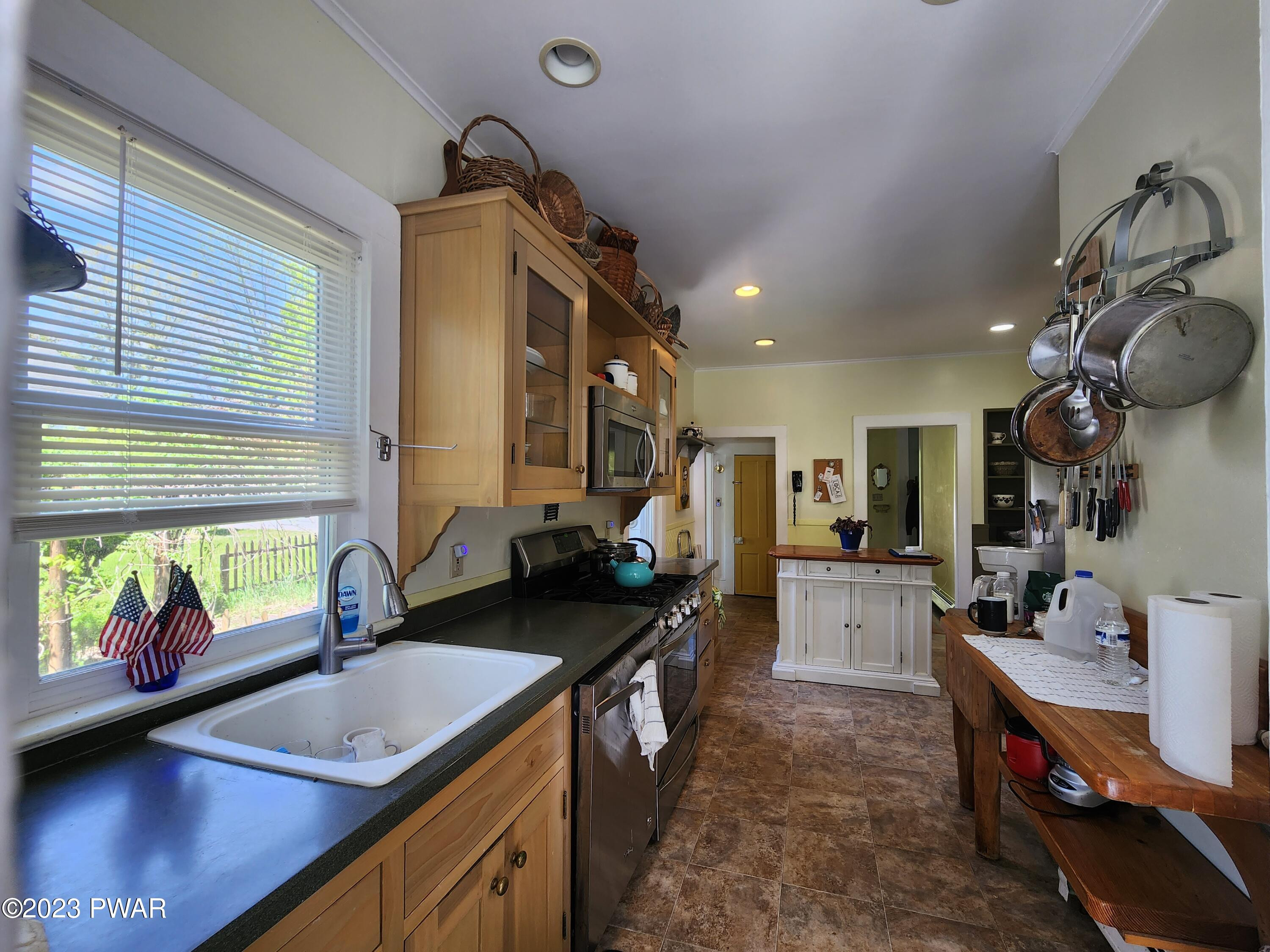 2587 River Road Damascus, PA 18415 - Photo 9 of 31 Kitchen