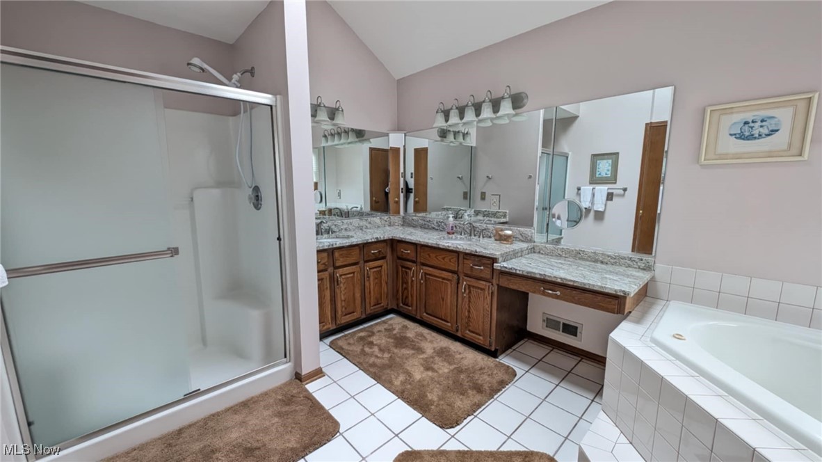 447 Medway Road Highland Heights, OH 44143 - Photo 29 of 45 Primary En-Suite