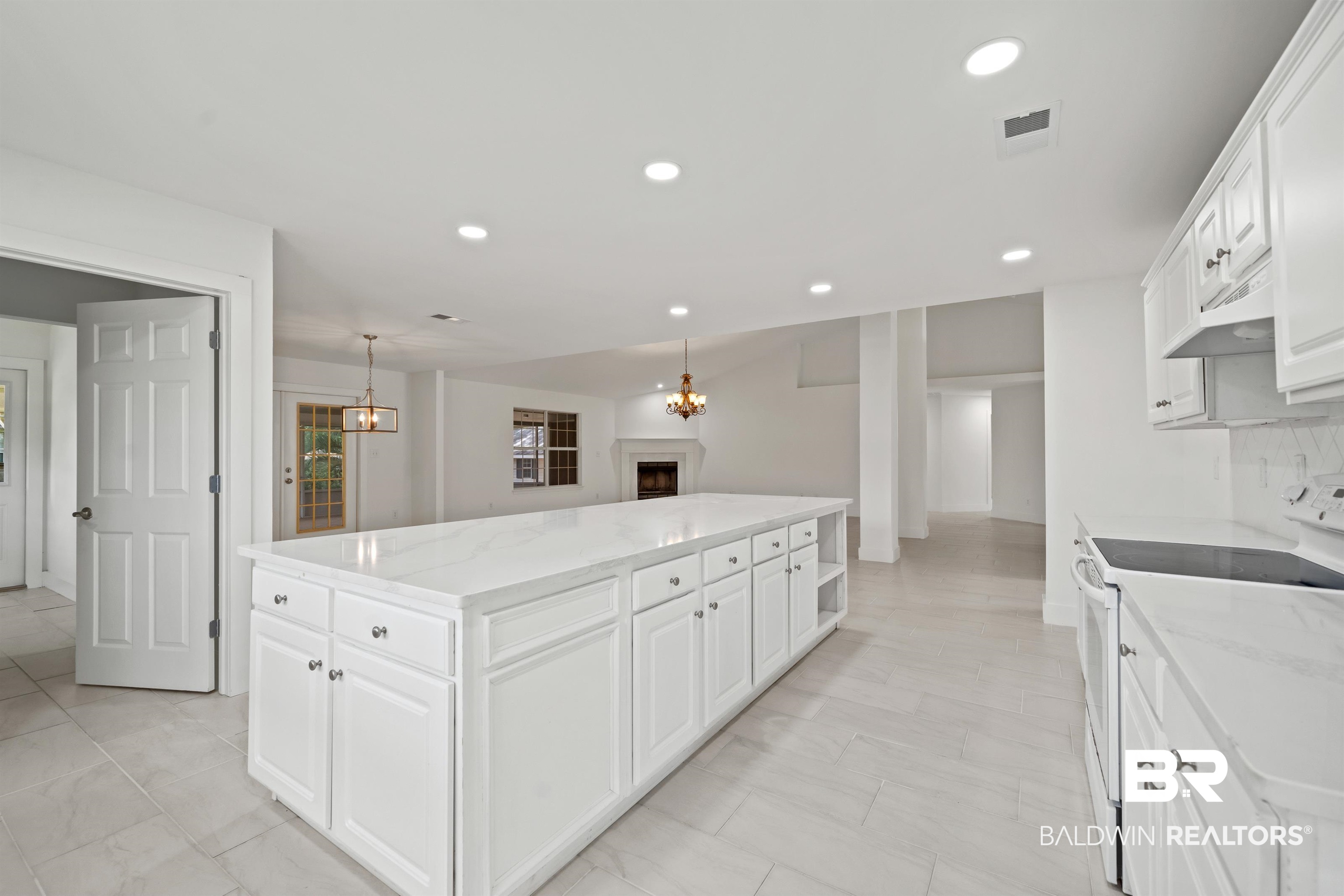 16362 Hamlet Lane Foley, AL 36535 - Photo 6 of 46 Kitchen area