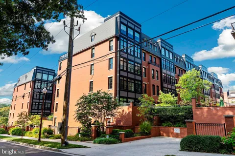 $1,049,900 | 1610 North Queen Street, Unit 213, Arlington, VA 22209