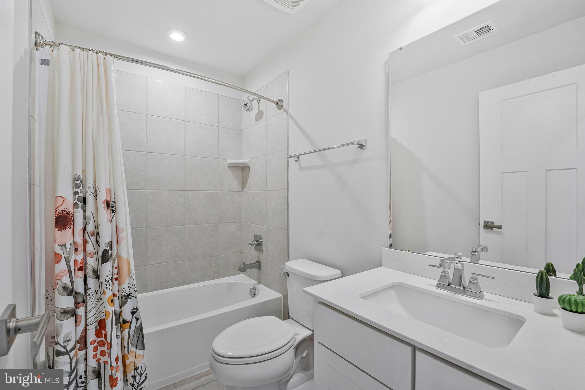2736 Velocity Road Herndon, VA 20171 - Photo 30 of 42 Full Bathroom #2