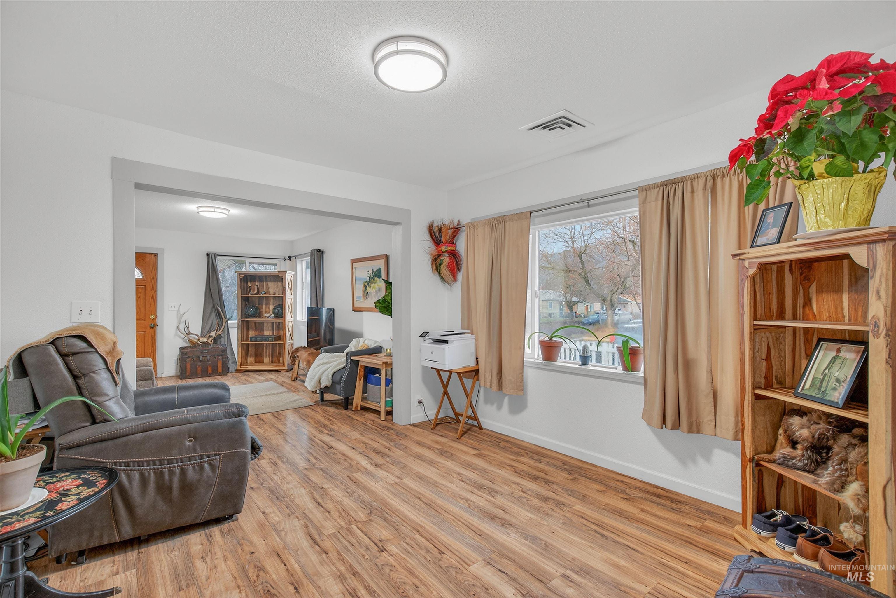 601 12th Street Clarkston, WA 99403 - Photo 12 of 21 Living area featuring light wood finished floors and baseboards