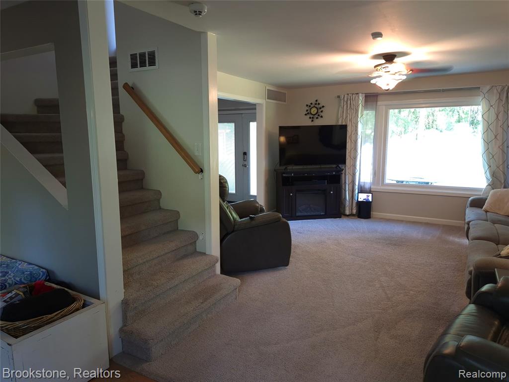 4890 Whipple Lake Road Clarkston, MI 48348 - Photo 17 of 40