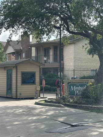 $1,300 | 2121 Hepburn Street, Unit 310, Houston, TX 77054