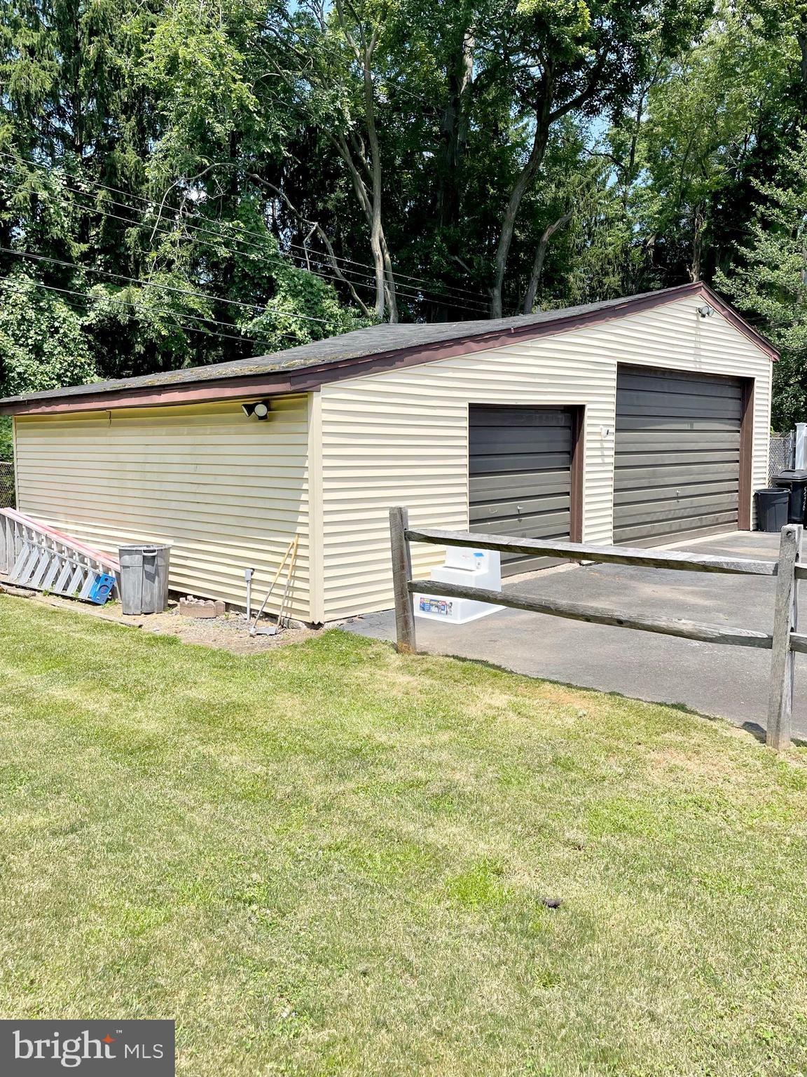 536 Cushmore Road Southampton, PA 18966 - Photo 8 of 29 Garage