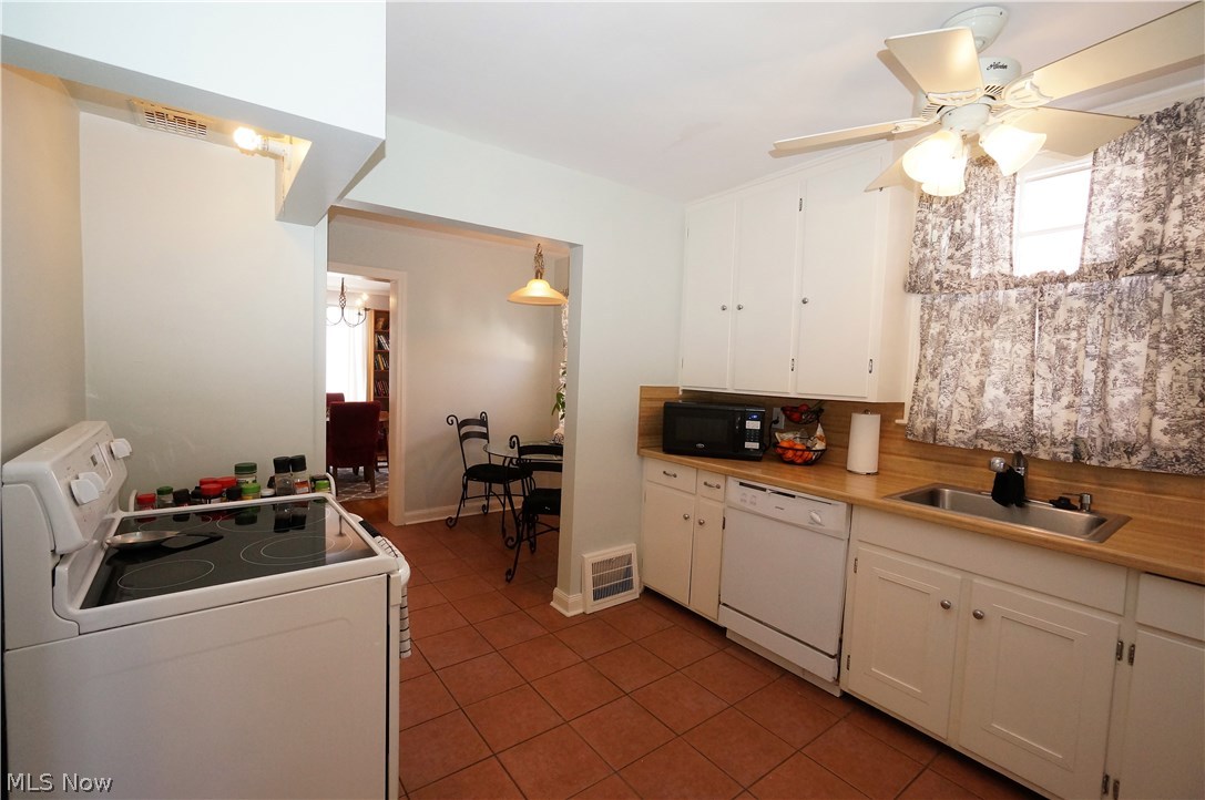 2373 Queenston Road Cleveland, OH 44118 - Photo 7 of 33 Gallery Image 7