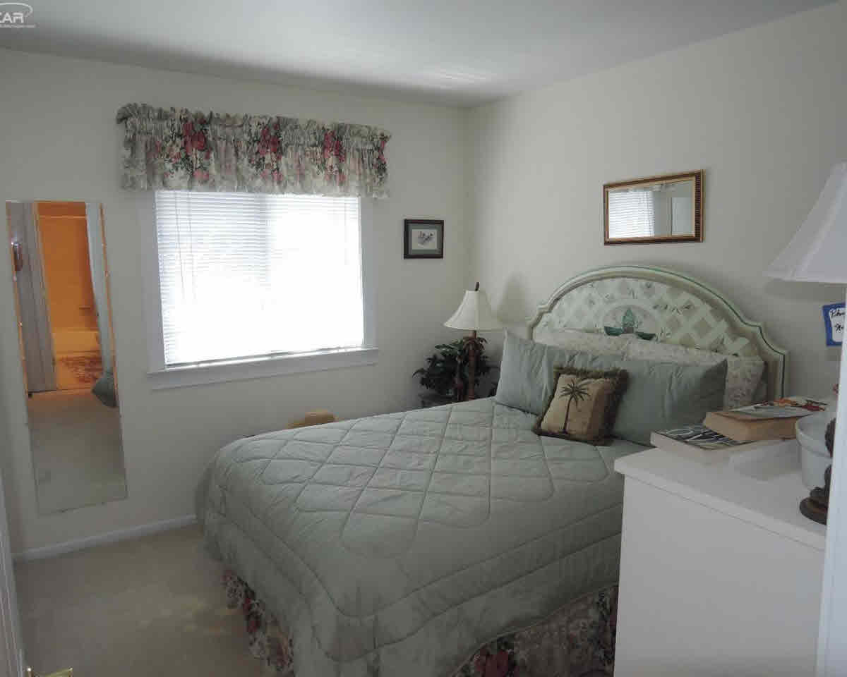 18374 Hickory Ridge Road Fenton, MI 48430 - Photo 10 of 22 21288261-9.JPG