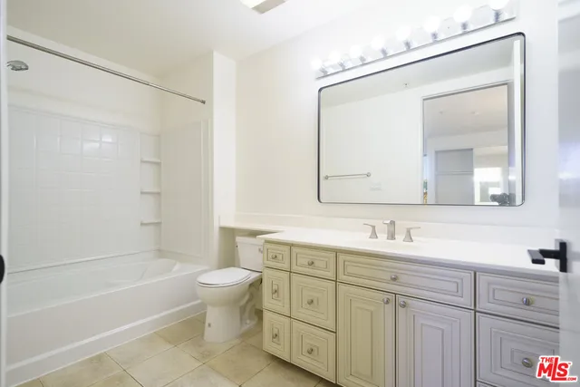 $658,000 | 625 South Berendo Street, Unit 209, Los Angeles, CA 90005