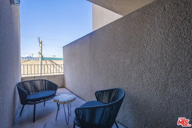 $658,000 | 625 South Berendo Street, Unit 209, Los Angeles, CA 90005