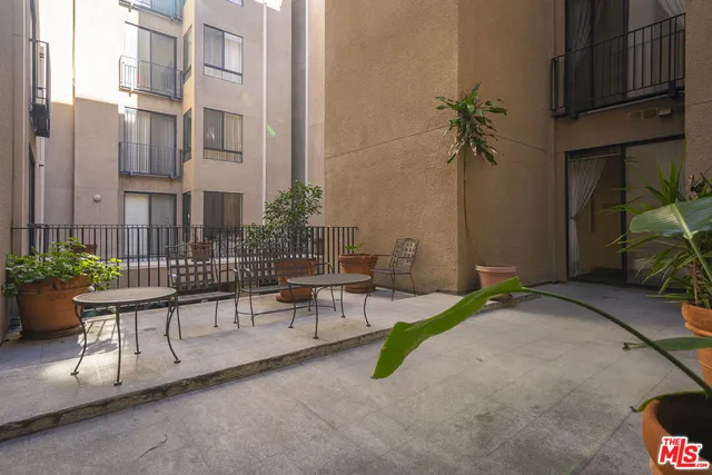 $658,000 | 625 South Berendo Street, Unit 209, Los Angeles, CA 90005