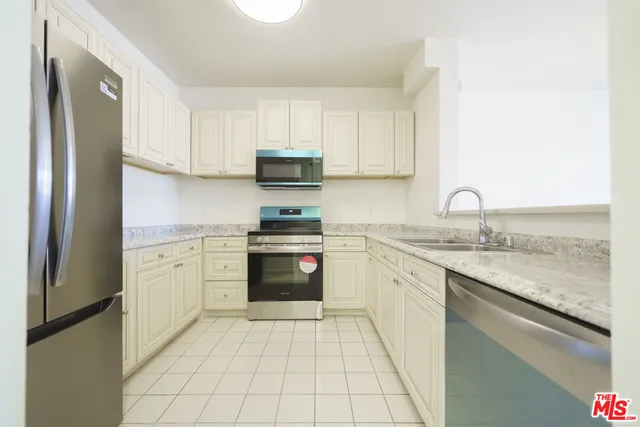 $658,000 | 625 South Berendo Street, Unit 209, Los Angeles, CA 90005