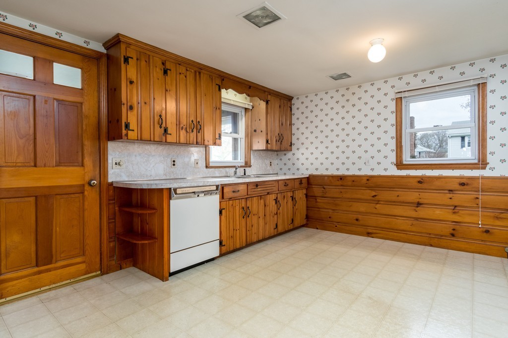 34 Newcastle Road Peabody, MA 01960 - Photo 11 of 30 Gallery Image 11