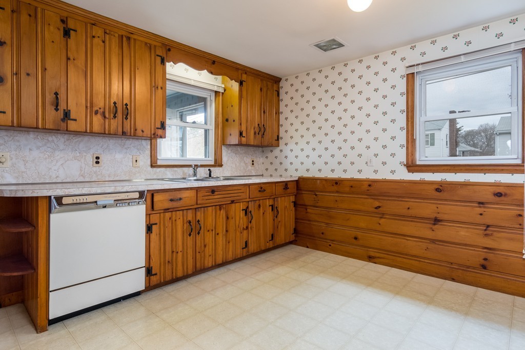 34 Newcastle Road Peabody, MA 01960 - Photo 13 of 30 Gallery Image 13