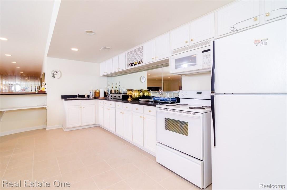 3717 Walnut Brook Drive Rochester, MI 48309 - Photo 29 of 36 20180411_161247.jpg