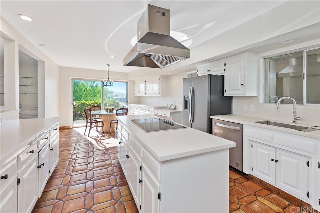 24971 Kit Carson Road Hidden Hills, CA 91302 - Photo 17 of 47