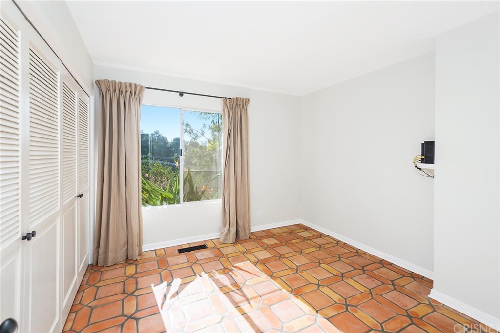 24971 Kit Carson Road Hidden Hills, CA 91302 - Photo 19 of 47