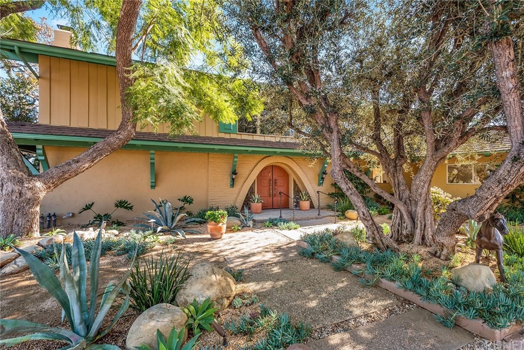 24971 Kit Carson Road Hidden Hills, CA 91302 - Photo 4 of 47