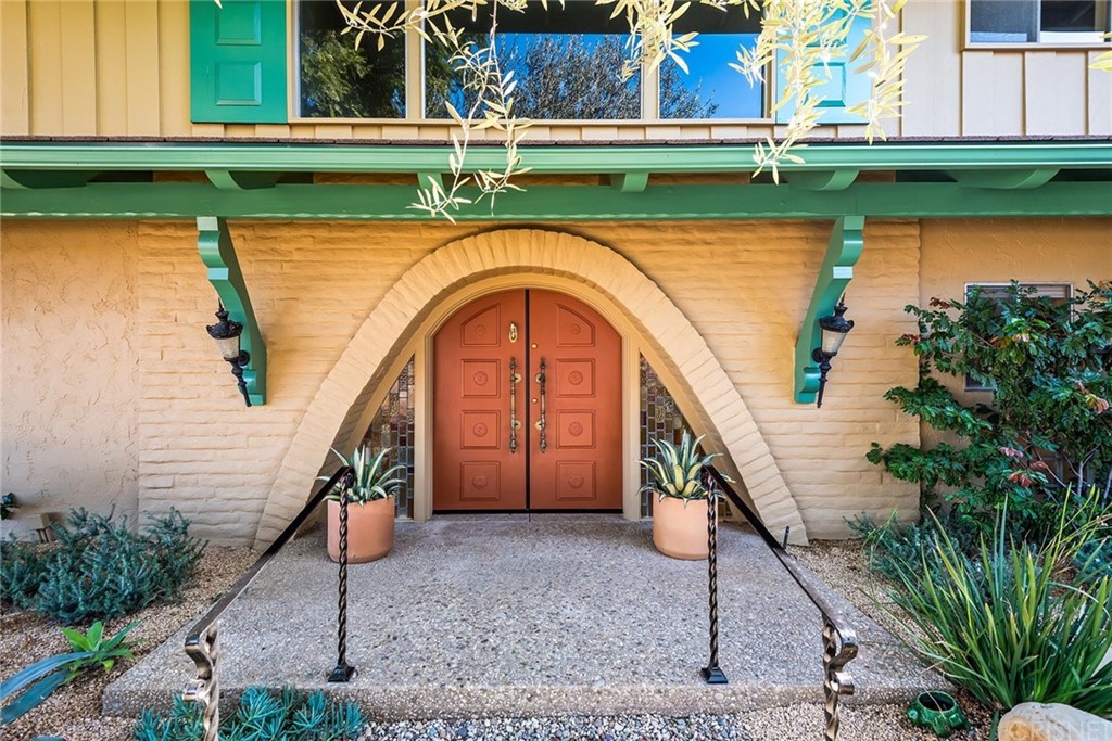 24971 Kit Carson Road Hidden Hills, CA 91302 - Photo 6 of 47