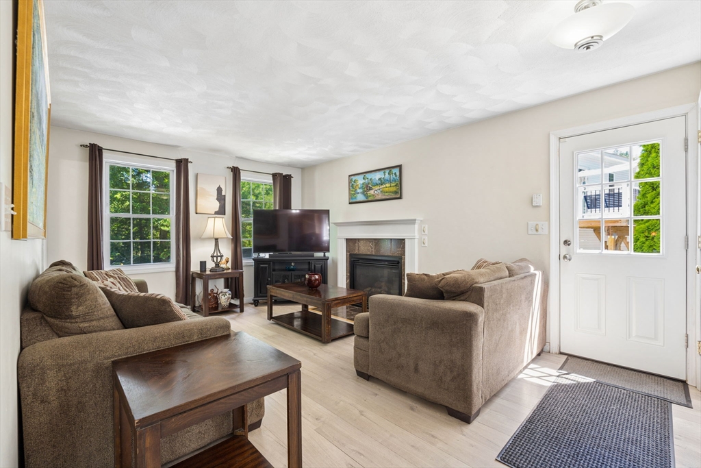 9 Perron Way Lowell, MA 01854 - Photo 9 of 42