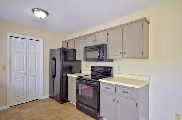 $1,475 | 1746 Crestview Drive, Clarksville, TN 37042