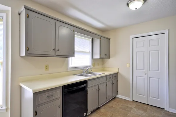 $1,475 | 1746 Crestview Drive, Clarksville, TN 37042