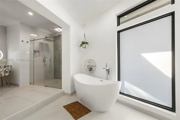 $1,355,000 | 3910 Northeast 27th Terrace, Lighthouse Point, FL 33064